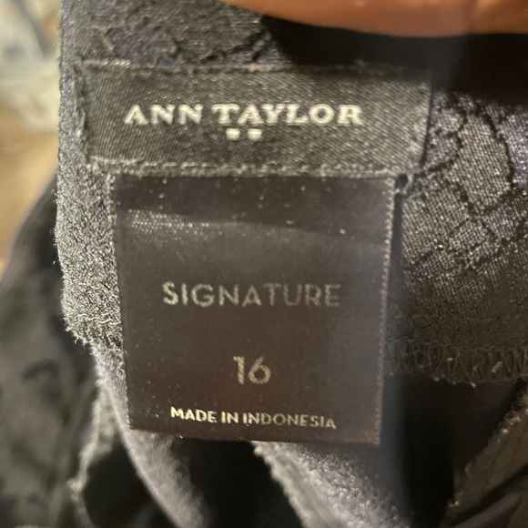 EUC Ann Taylor Floral And Textures Pant - Picture 5 of 6